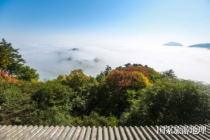 05——10月7日拍摄的甘肃省平凉市崆峒山雨后云海美景。