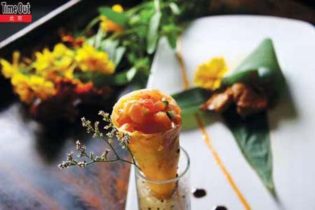 三文鱼配杏干肉手卷